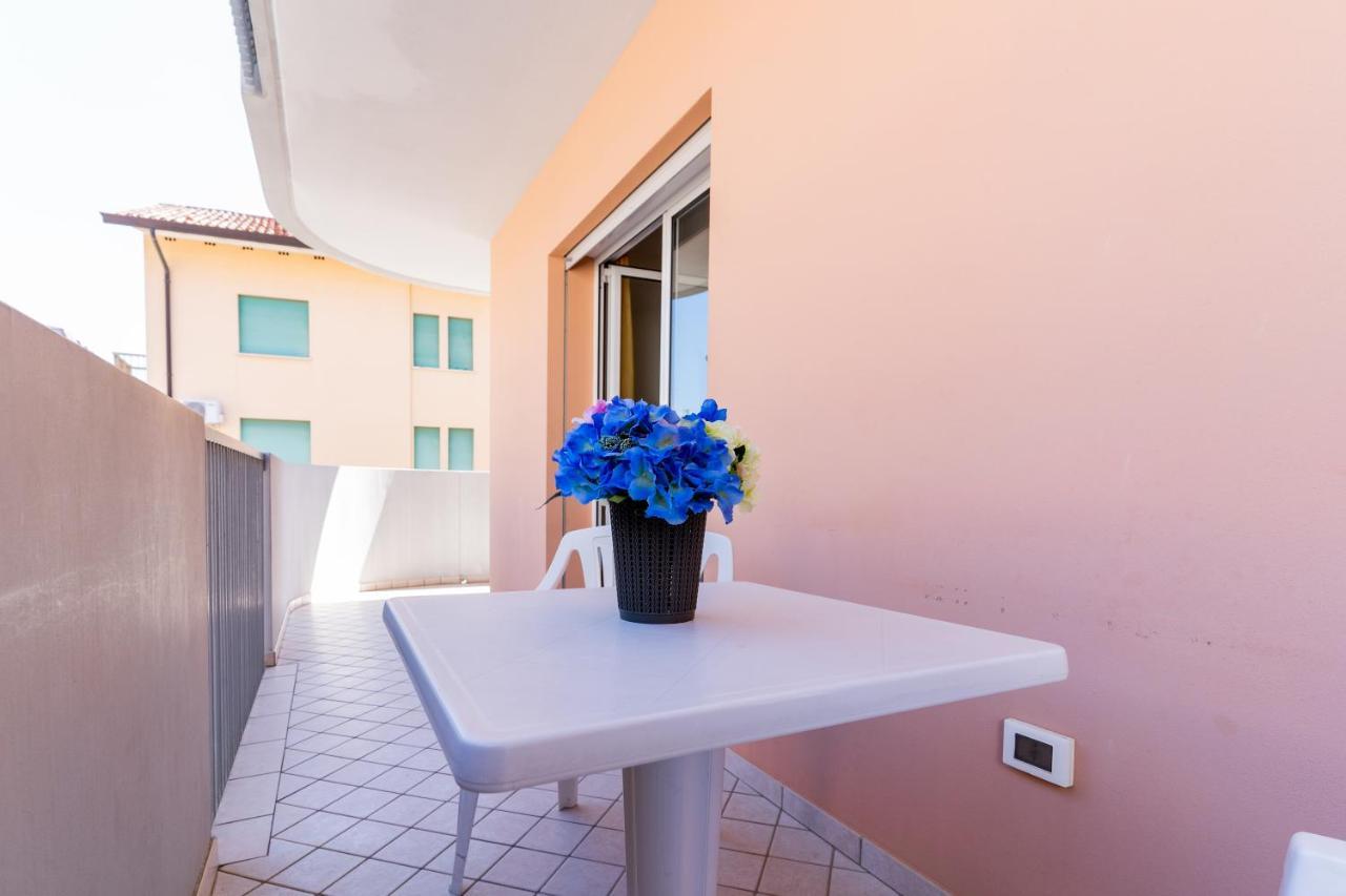 Ca' Mira Apartments Caorle Kültér fotó